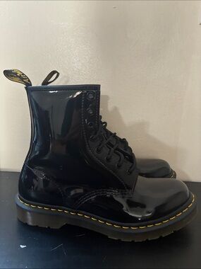 Dr. Martens 1460 patent leather 8-eye boots in black size 10L